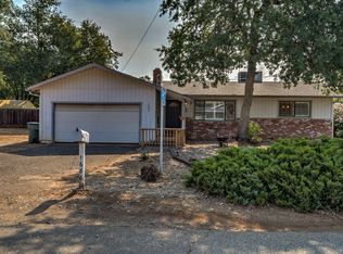 1686 Mistletoe Ln, Redding, CA 96002