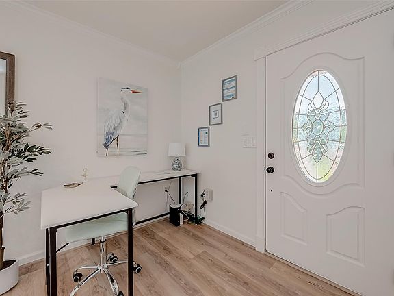 5th image of 510 Surf Oaks Dr