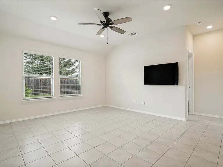 908 Horton St — Photo 10