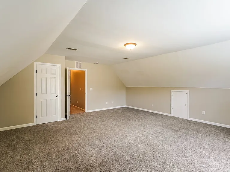 2817 Sutherland Dr — Photo 16