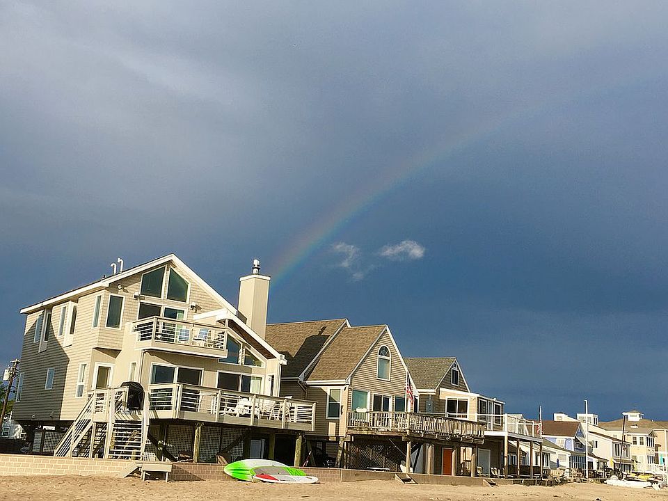 2nd image of 47 Beach Rd W