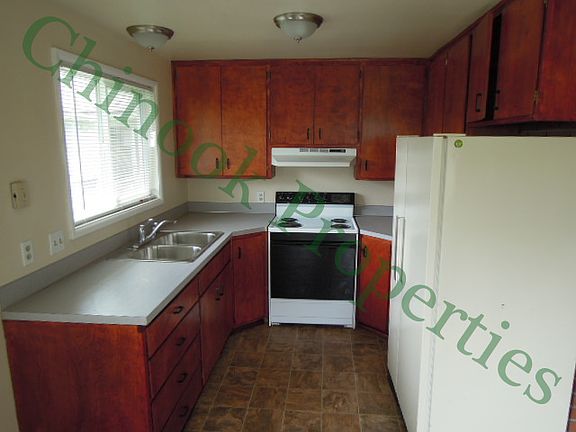 5th image of 390 Irving Rd #0