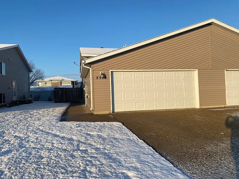 2570 Amber Valley Ct S — Photo 2