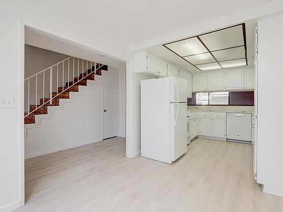 4th image of 107-2519 Kansas Ave #107