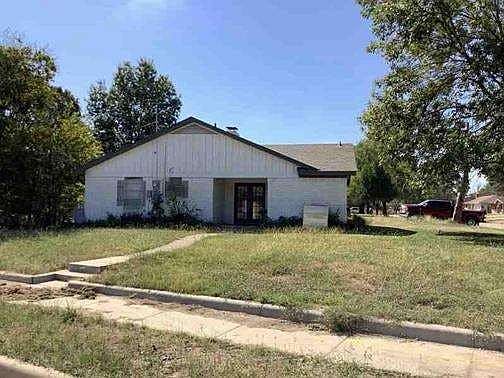 2nd image of 901 Crestview Dr