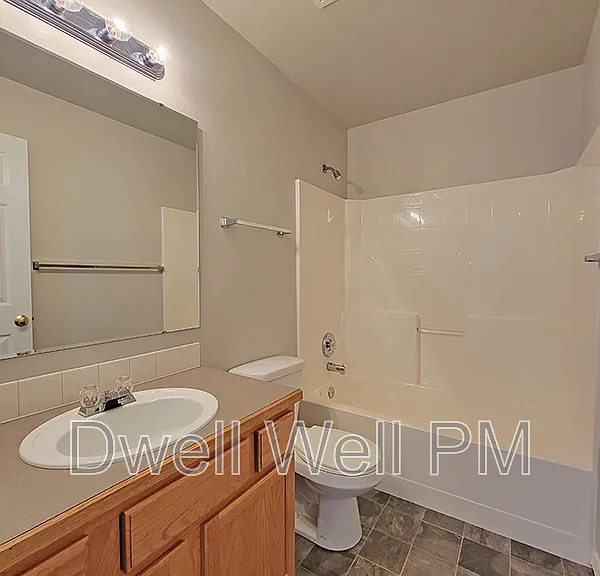 2903 E Ohio Ave — Photo 15