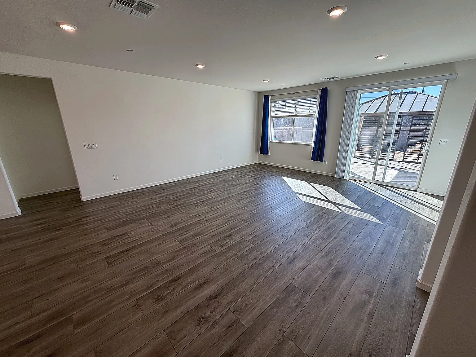 4 bed, 2209 sqft, $4,250 — Photo 3