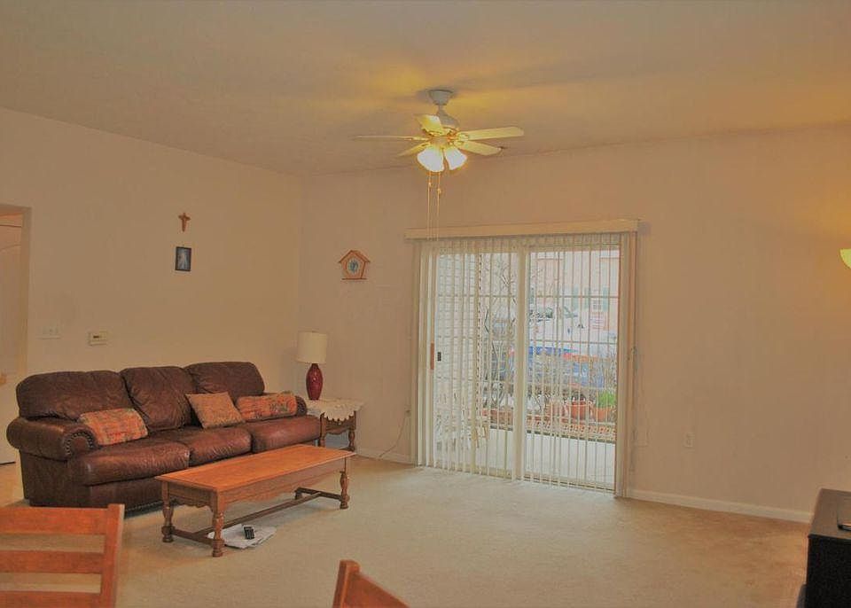 2nd image of 781 Spring Valley Dr