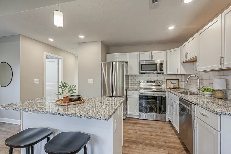 4 bed, 2.5 bath, $1,675 — Photo 2