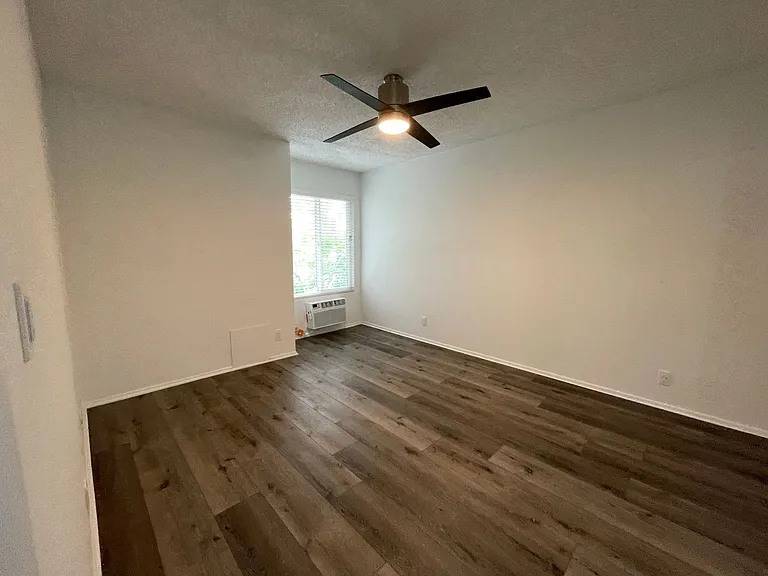 20317 Saticoy St — Photo 19