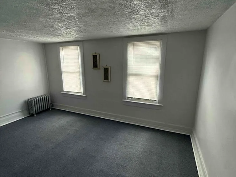 148 S Van Buren Ave — Photo 4
