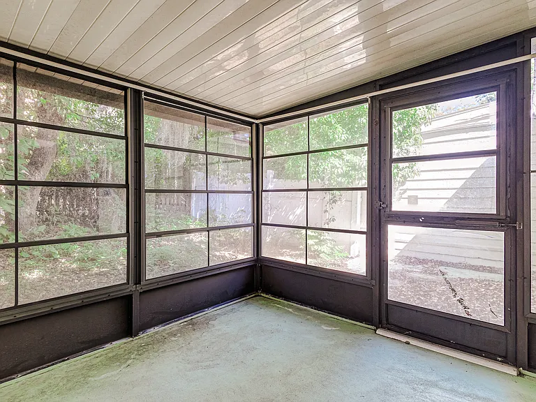 205 N Trout Ave — Photo 24