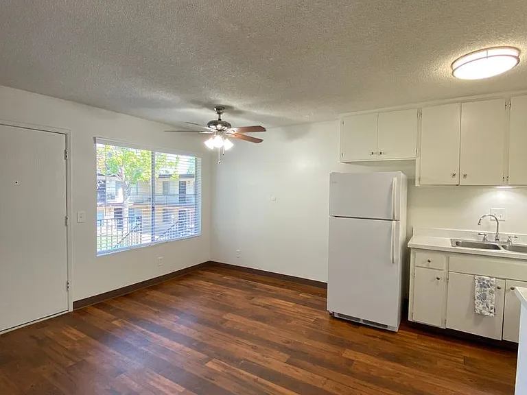Oak Valley Apartments — Photo 9
