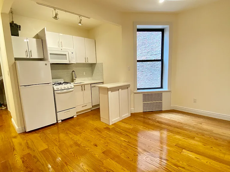 227 E 50th St #18 — Photo 1