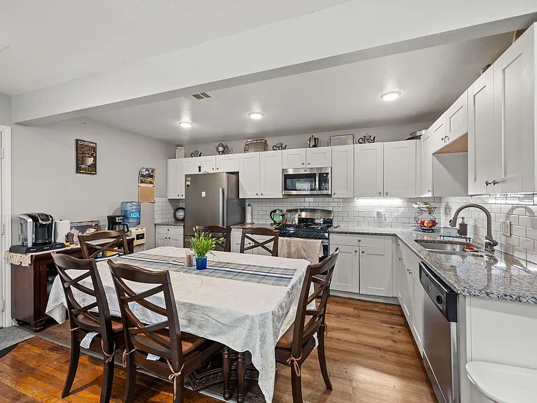 1211 Trimm Ave — Photo 3