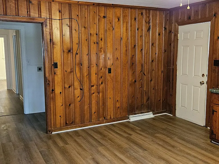1901 Windsor Dr — Photo 3