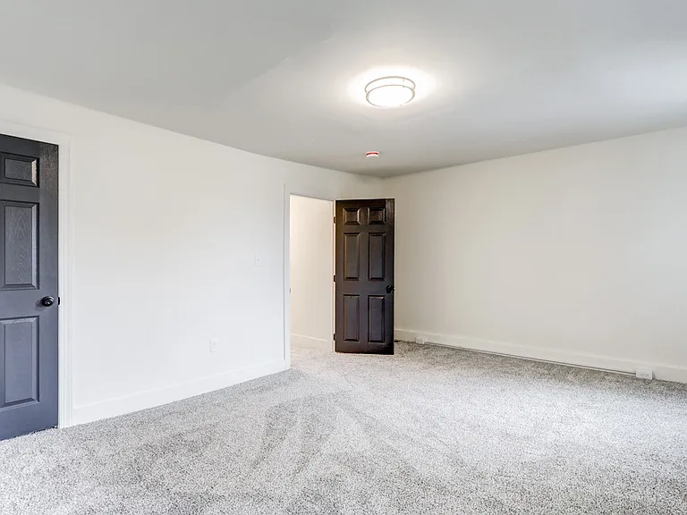 131 S Marshall St — Photo 23