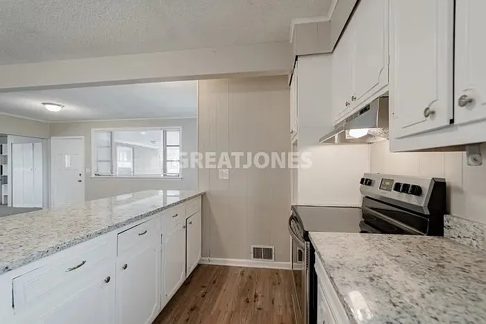 3 bed, 2.0 bath, 1941 sqft, $1,840 — Photo 4
