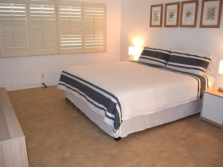 3970 Oaks Clubhouse Dr #306 — Photo 10