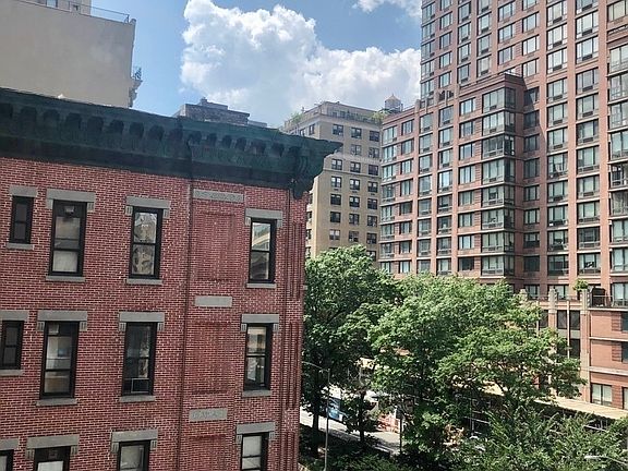 4th image of 215 W 95th St #5GG