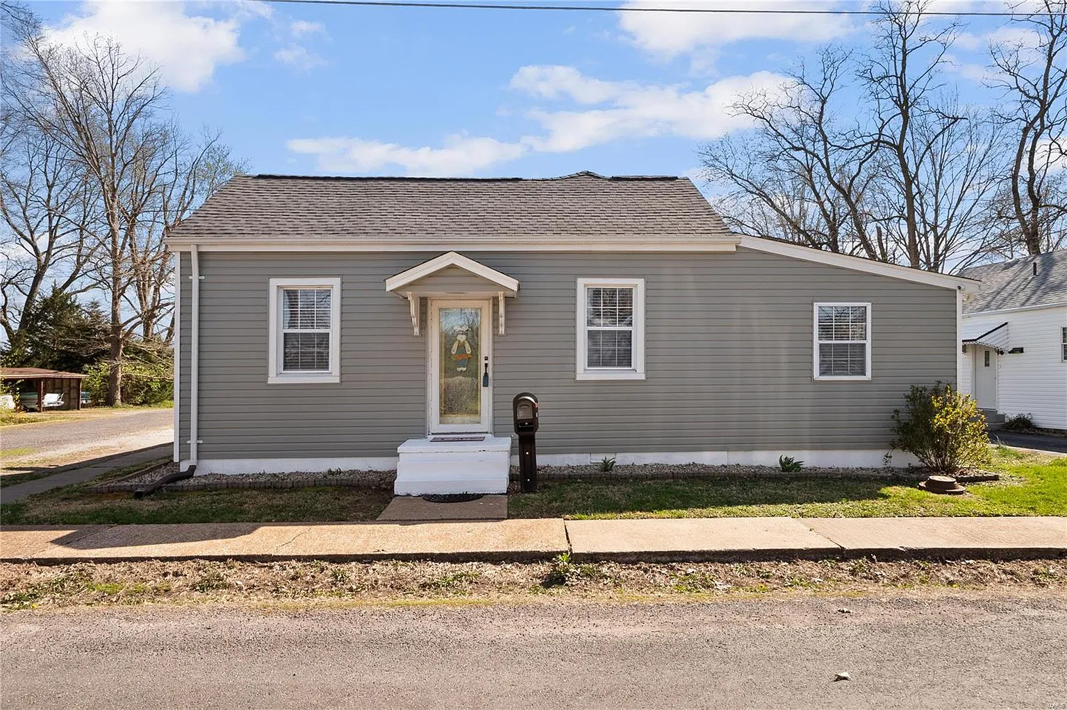 800 W South St photo 1