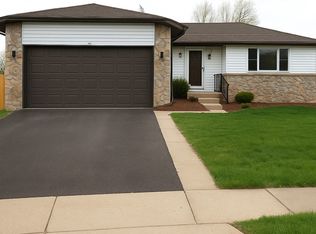 944 Richmond Ct, Elk Grove Village, IL 60007