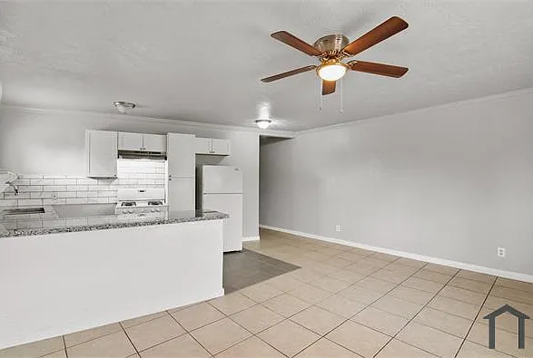 4811 Oakland St — Photo 23