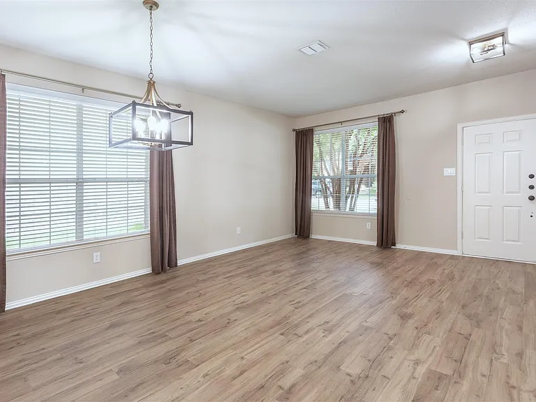 2356 Jaguar Dr — Photo 6