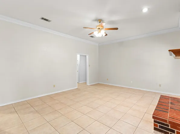 1502 Oak Knoll Ln, Lockhart, TX 78644