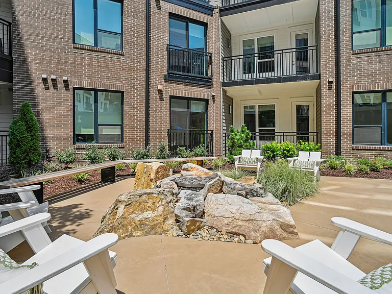 Solis Midtown — Photo 11