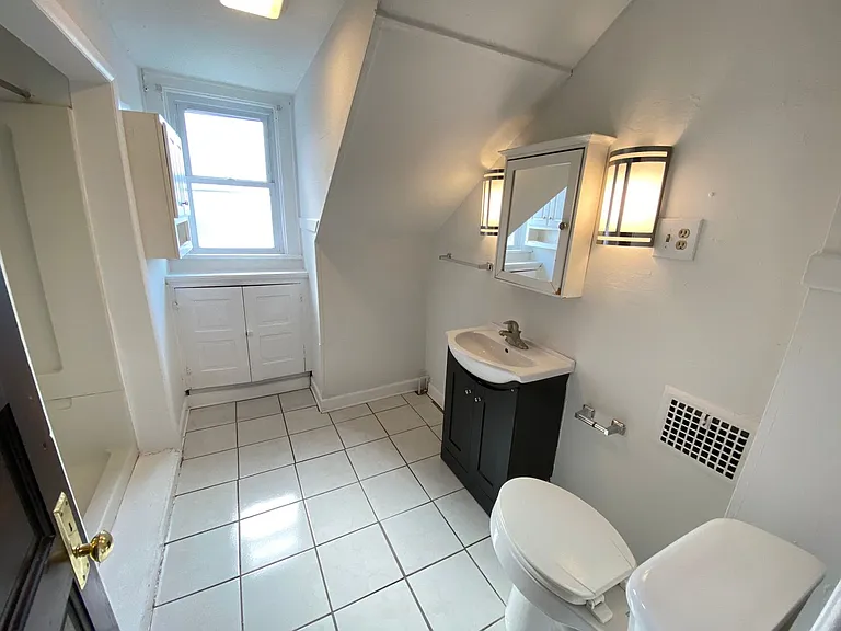 Highland St 1441-1443 CR — Photo 16