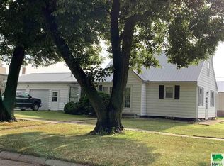 108 Hamburg St, Holstein, IA 51025