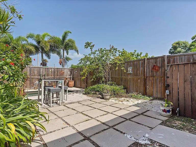 615 7th Ave N — Photo 31