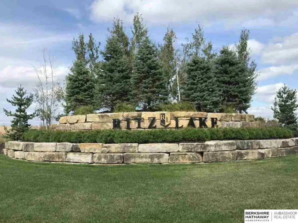 2748 E 34th Ct, Fremont, NE 68025