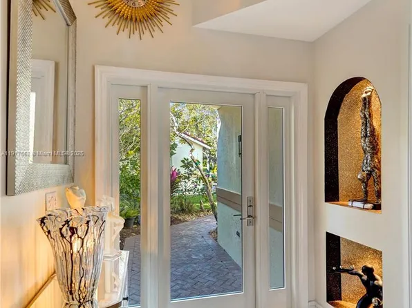 648 W Palm Aire Dr, Pompano Beach, FL 33069