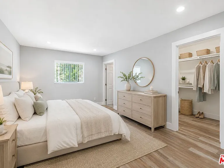 6652 Orion Ave — Photo 14