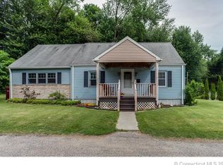 3 Willow Ln, Naugatuck, CT 06770
