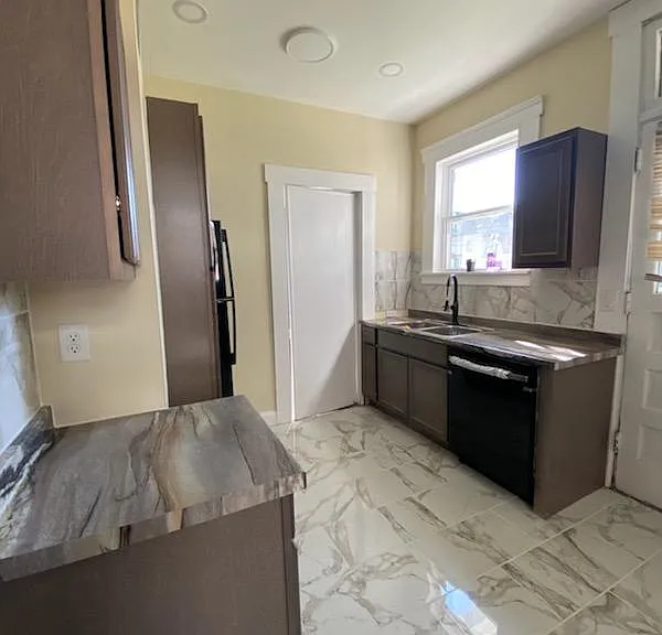 1867 Clarion Ave — Photo 9