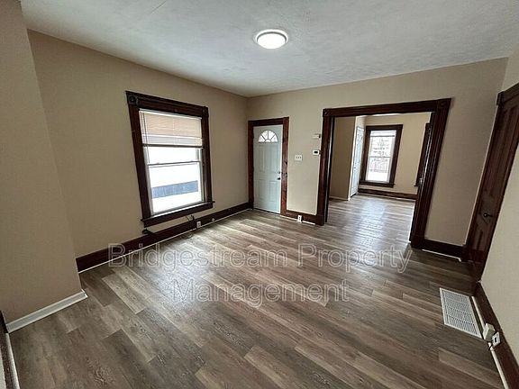 3rd image of 168 Grove Ave