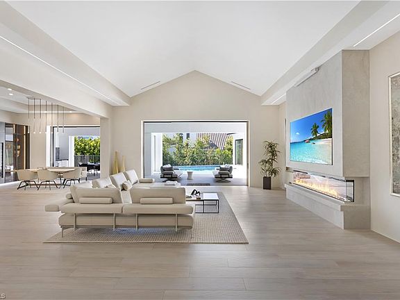 3rd image of 2485 Crayton RD