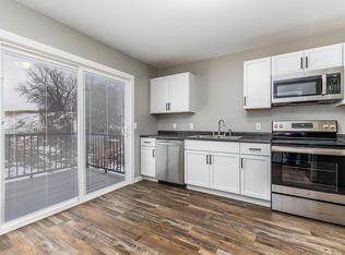 2149 Sunnyslope Dr, Dubuque, IA 52002