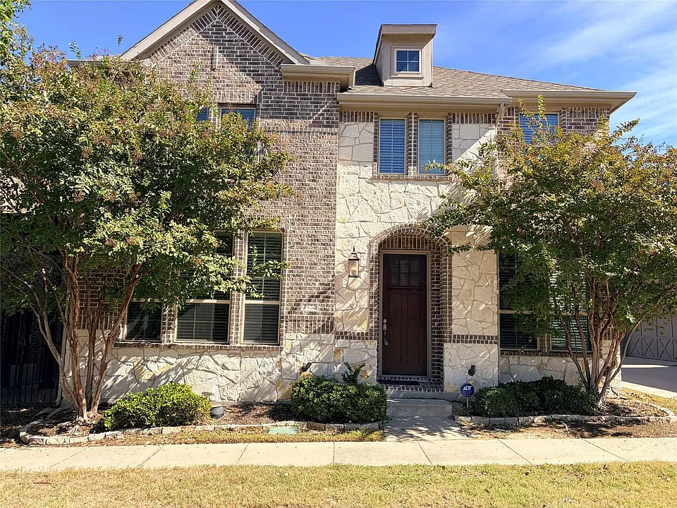 2432 Cathedral Dr