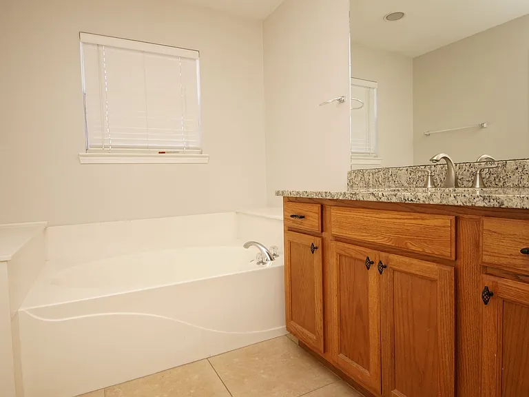 125 Farrah Ave — Photo 23