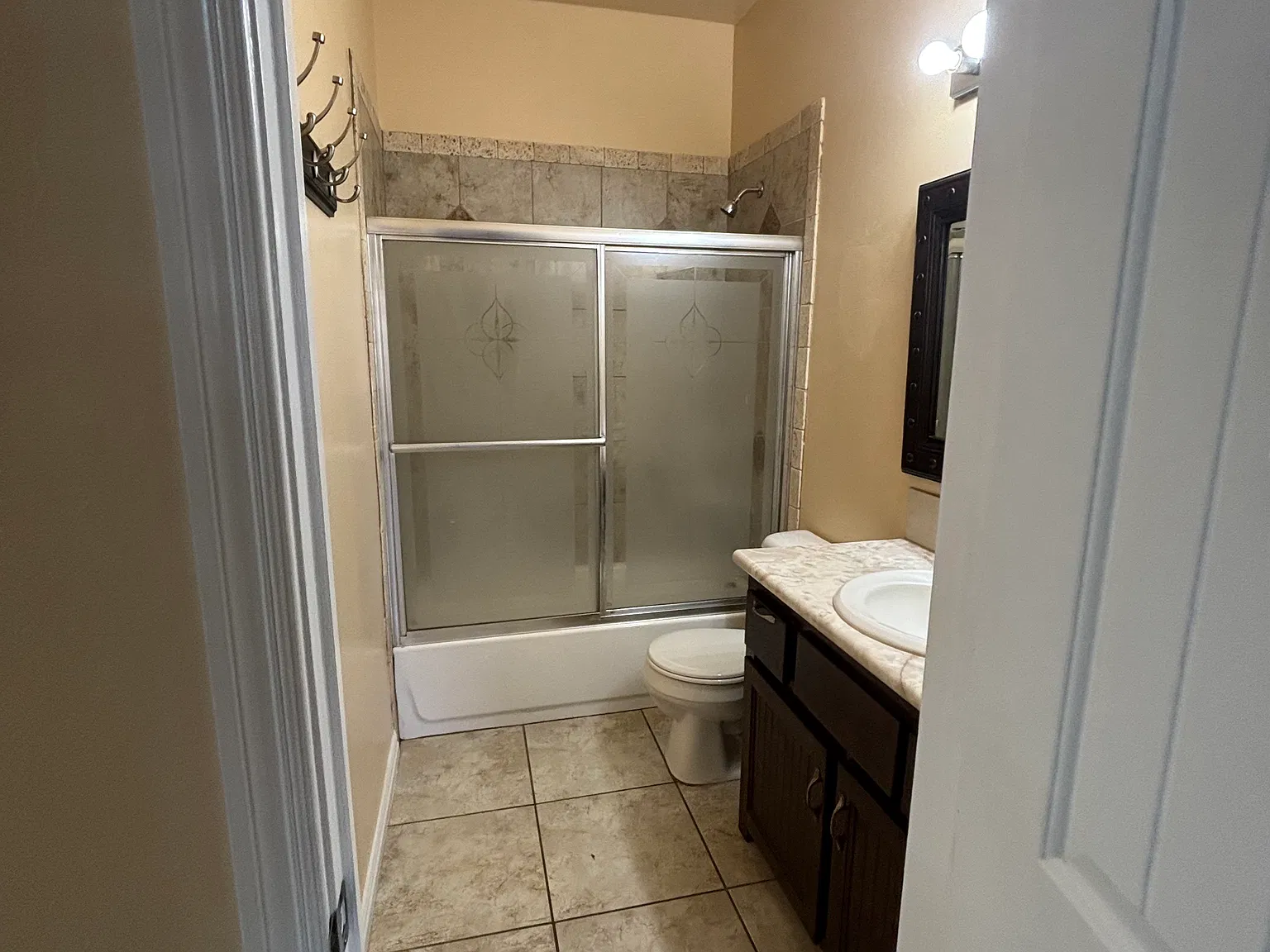 3 bed, 1361 sqft, $2,000 — Photo 2