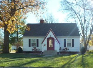 729 12th St, Windom, MN 56101