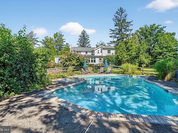 2nd image of 330 Fairhill Rd