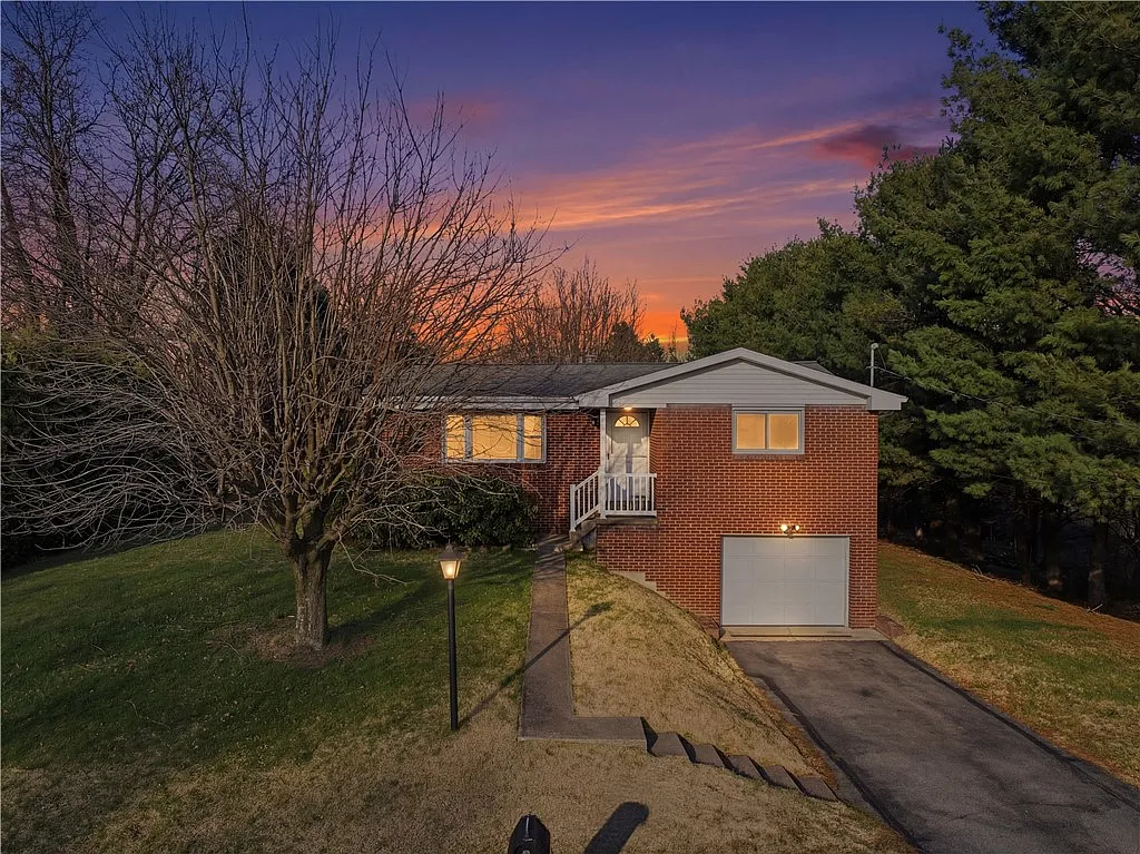 408 Highview St photo 1