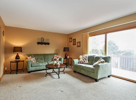 2nd image of 15957 Blackwater Ct