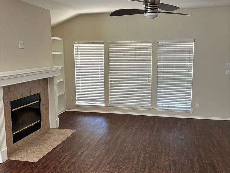 1403 Haley Gray Dr — Photo 9