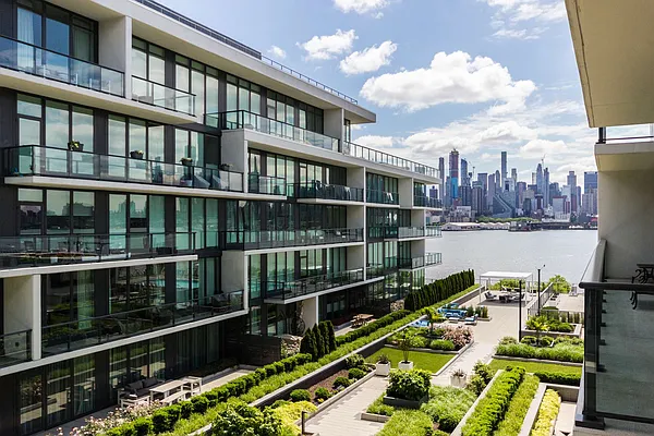 Sold by Nestseekers | media 9